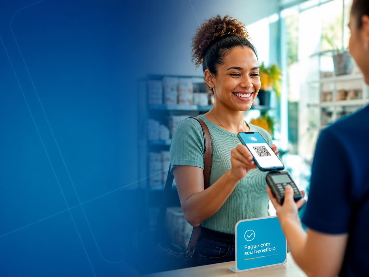 Empresária associada apresentando a credencial digital em um estabelecimento parceiro